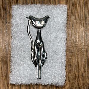 Vintage Art Deco Silverplate Siamese Cat Brooch Pin 2 3/8” Tall Rhinestone Eyes